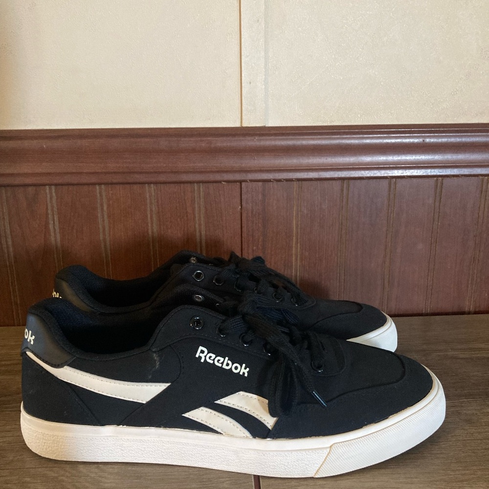 Reebok Men's Black and White Sneakers